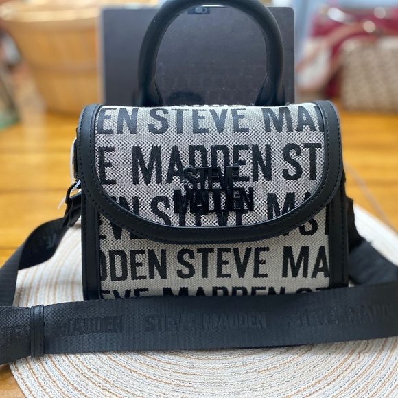 ๐ NEW Black Bold Letters Steve Madden Top Handle Bag - Picture 7 of 7